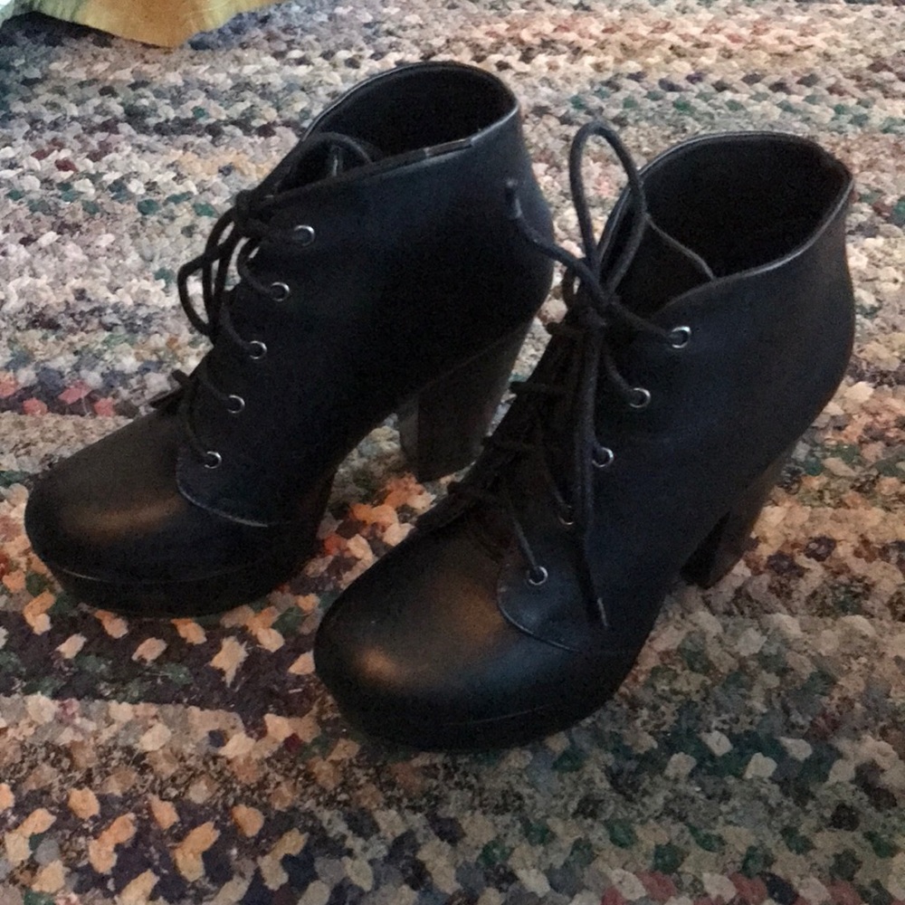 Cute black boot heel shoes